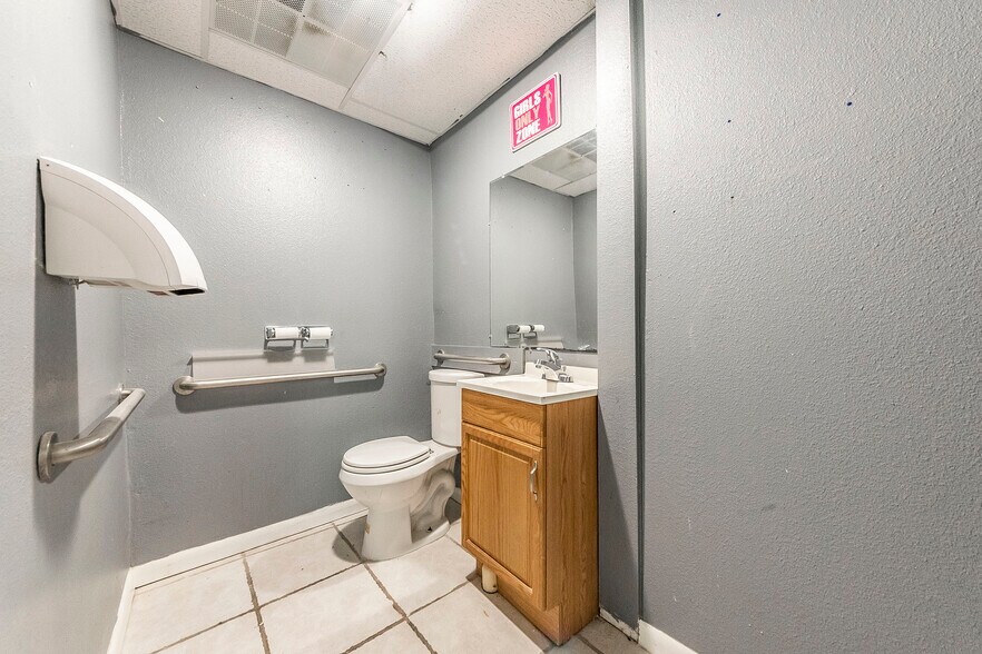 More Photos Of 6756 Masters Rd, Manvel Office For Lease