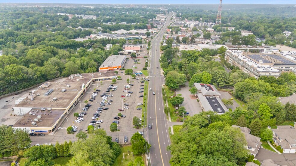 More Photos Of 420 Post Rd W, Westport Storefront For Sale