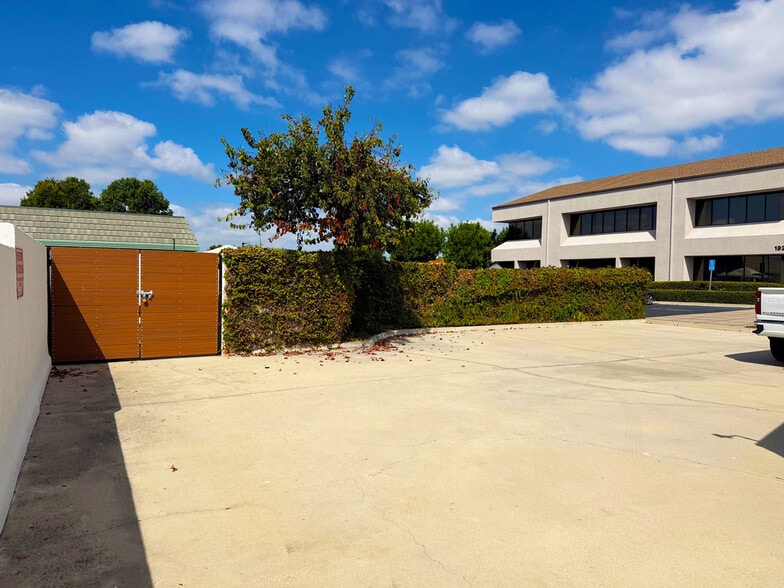 More Photos Of 1816 Old Tustin Ave, Santa Ana Office For Sale