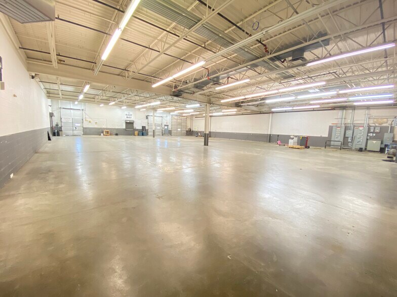 More Photos Of 8050 Freedom Ave, North Canton Warehouse For Lease