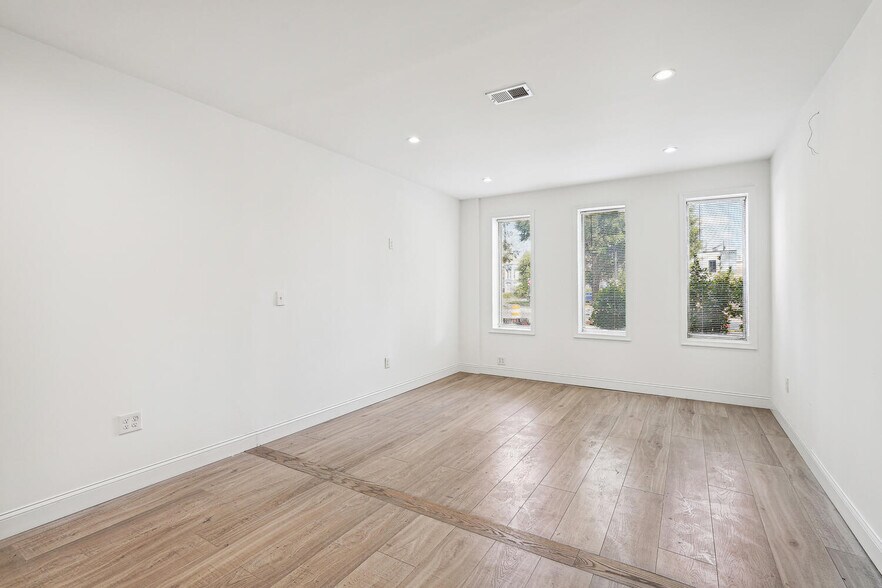 More Photos Of 1802 11th St NW, Washington Office For Lease