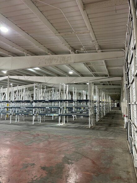 More Photos Of 9300 Southwest Dr, Fort Worth Warehouse For Lease