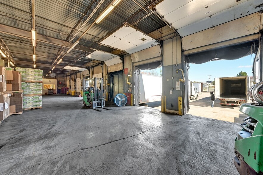 More Photos Of 315 Cassell St, Winston-Salem Distribution For Lease