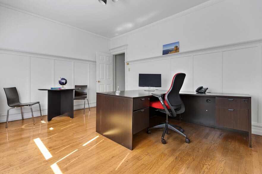 More Photos Of 1513 E 53rd St, Chicago Storefront Retail Office For Lease