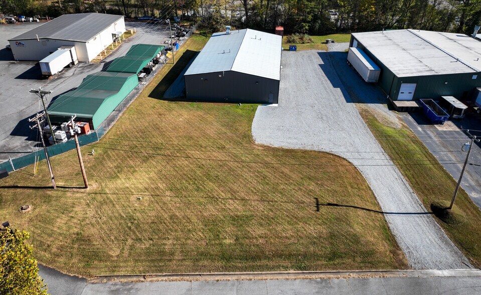 More Photos Of 2308 Icenhour Ct, Lenoir Industrial For Lease