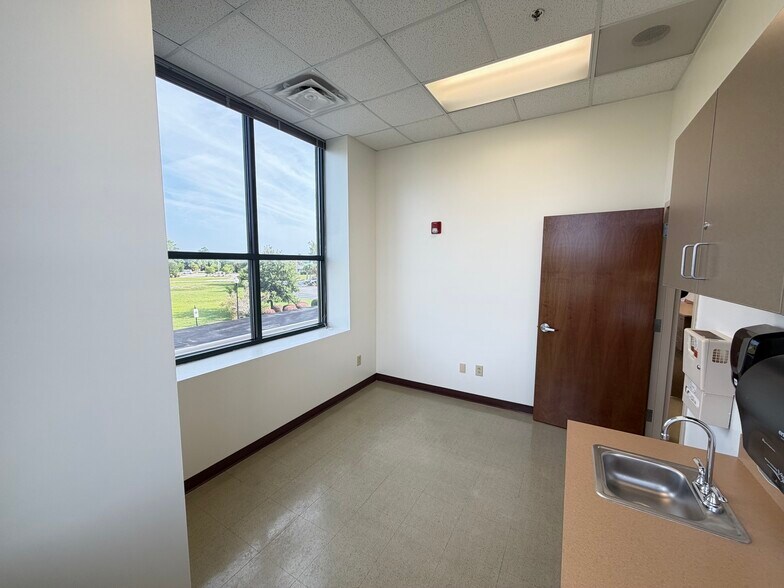 More Photos Of 509 Olde Waterford Way, Leland Medical For Sale
