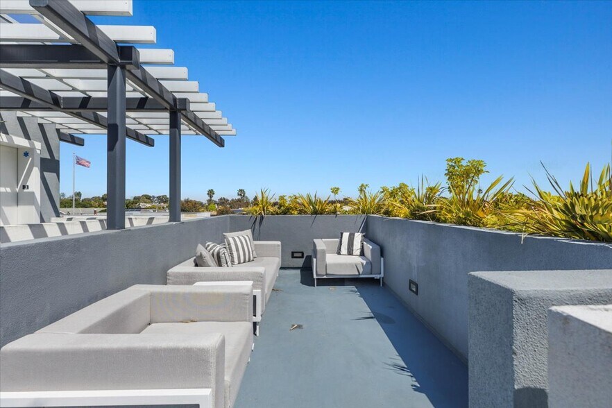 More Photos Of 930-932 Manhattan Beach Blvd, Manhattan Beach Office Residential For Sale