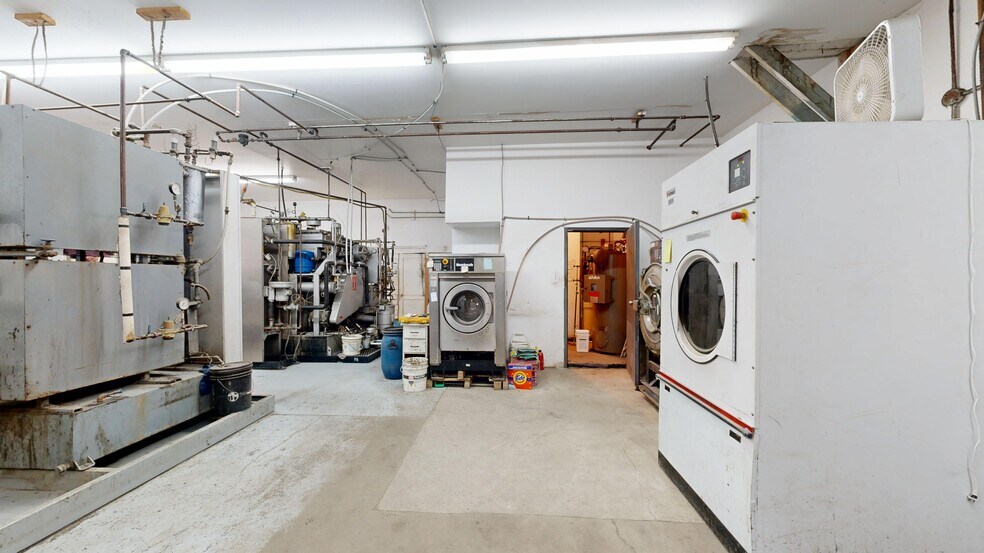 More Photos Of 4707 50 st, Stettler Service For Sale