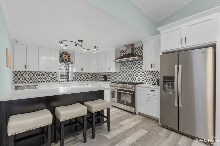 More Photos Of 405 W Gilbert St, Henrietta Hospitality For Sale