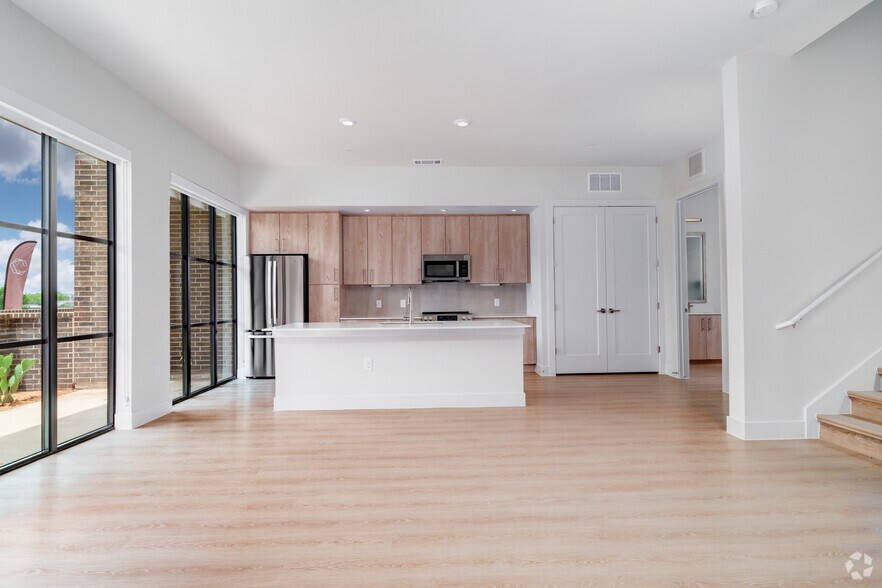 More Photos Of 7910 S New Braunfels, San Antonio Apartments For Lease