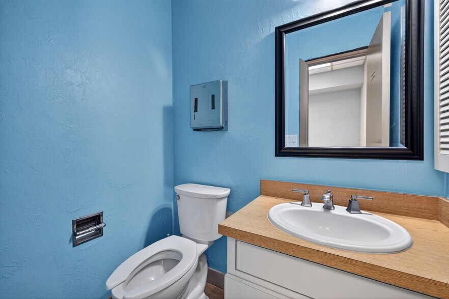 More Photos Of 45 Barkley Cir, Fort Myers Medical For Lease