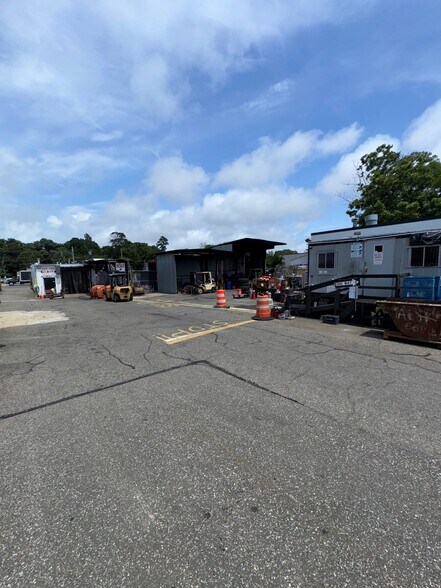 More Photos Of 135 Dixon Ave, Amityville Service For Lease