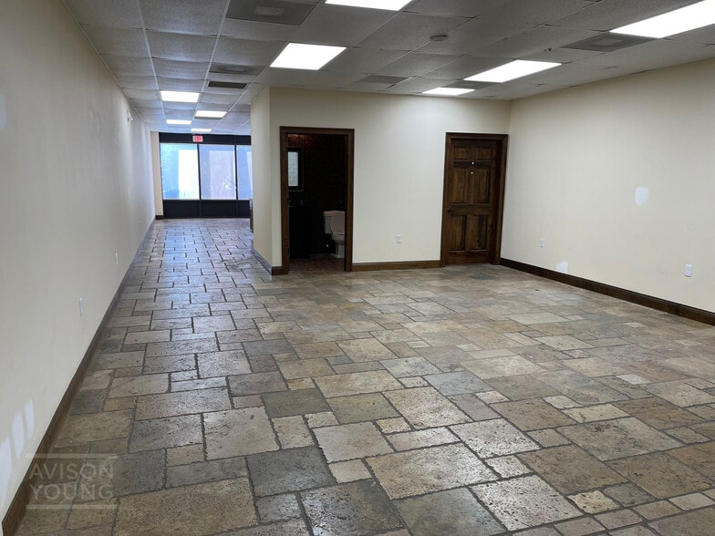 More Photos Of 3712-3728 Vineland Rd, Orlando Warehouse For Lease