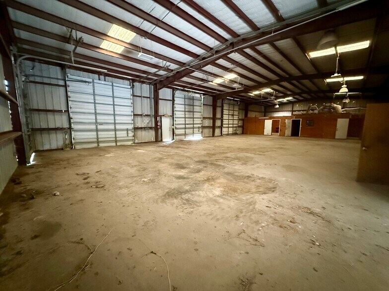 More Photos Of 433 N Navigation Blvd, Corpus Christi Manufacturing For Lease