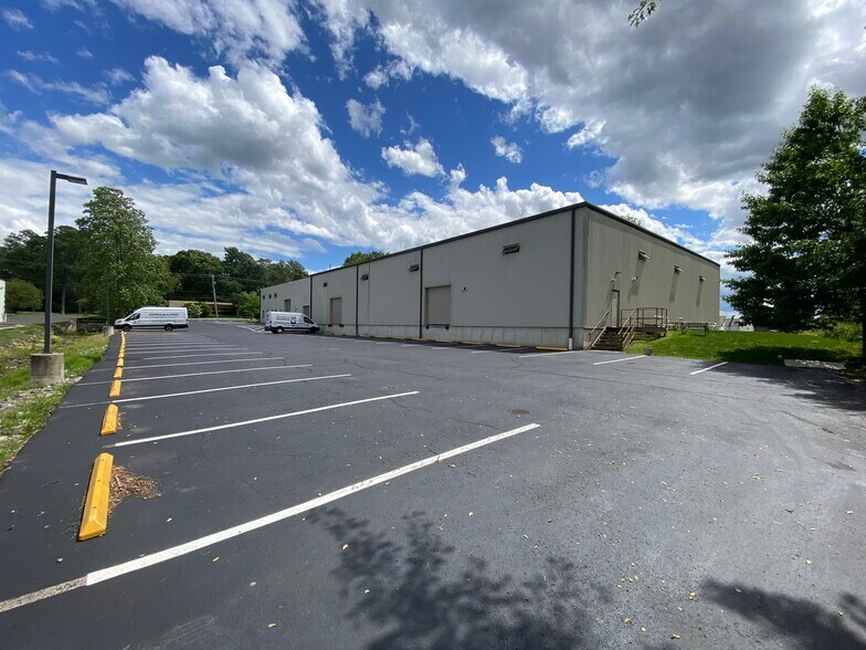 More Photos Of 164 Railroad Dr, Warminster Warehouse For Lease