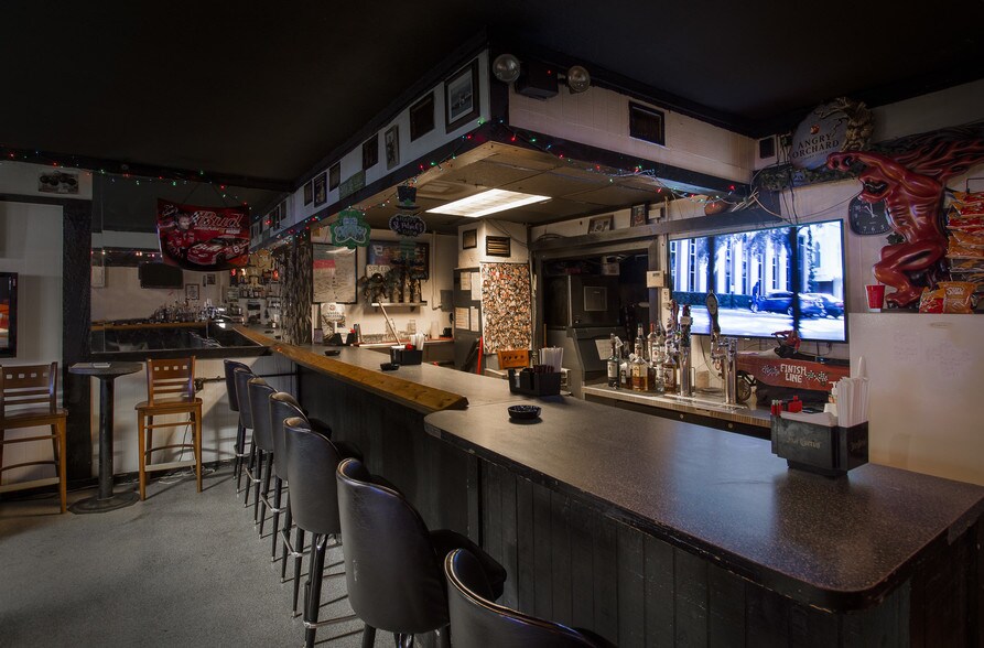 More Photos Of 5402 W US Highway 92, Plant City Bar For Sale