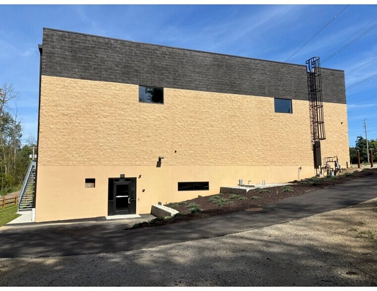 More Photos Of 151 River Rd, Montville Warehouse For Lease