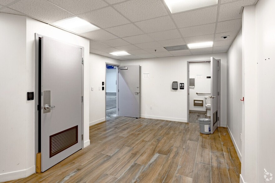 More Photos Of 6741 W Sunrise Blvd, Plantation Unknown For Lease