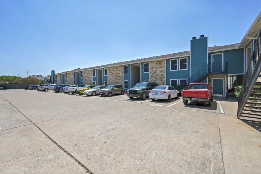 More Photos Of 829 Park Plz, Austin Apartments For Sale