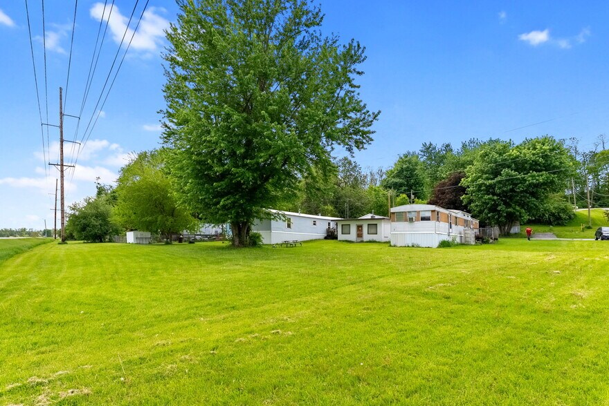 More Photos Of 4105 Nobis Dr, Davenport Manufactured Housing Mobile Home Park For Sale