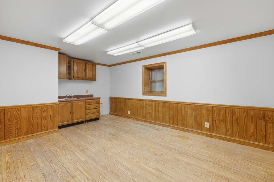 More Photos Of 966 Greensboro Rd, Eatonton Flex For Lease