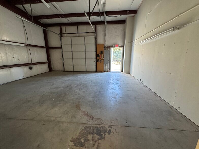 More Photos Of 136 Ostwalt Amity Rd, Troutman Light Manufacturing For Lease