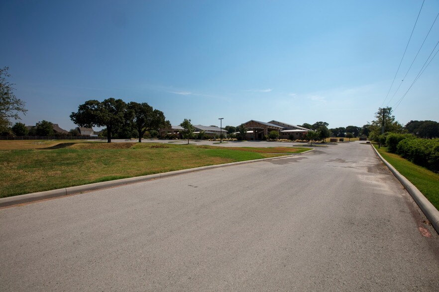 More Photos Of 601 Old Base Rd, Aurora Religious Facility For Sale