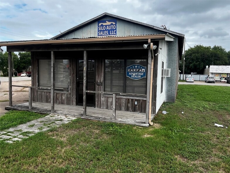 Primary Photo Of 108 E Brown St, Ennis Auto Repair For Lease