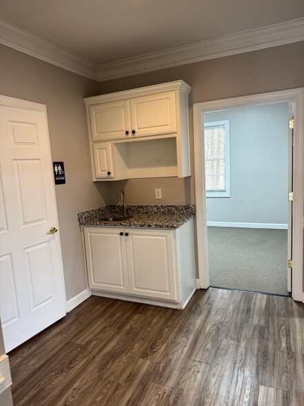 More Photos Of 2450 Atlanta Hwy, Cumming Office For Lease