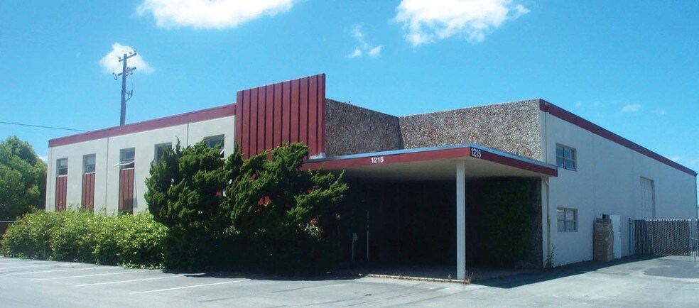 Primary Photo Of 1215 Chrysler Dr, Menlo Park Warehouse For Lease