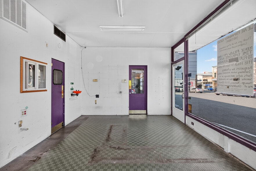 More Photos Of 1058 N State St, Bellingham General Retail For Sale