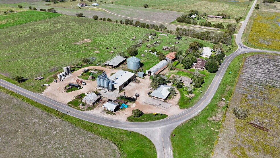 More Photos Of 5040 FM 1295, Moulton Specialty For Sale