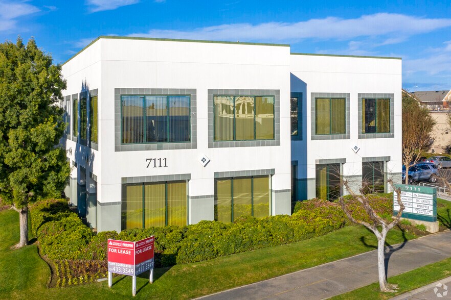 More Photos Of 7111 N Fresno St, Fresno Office For Lease