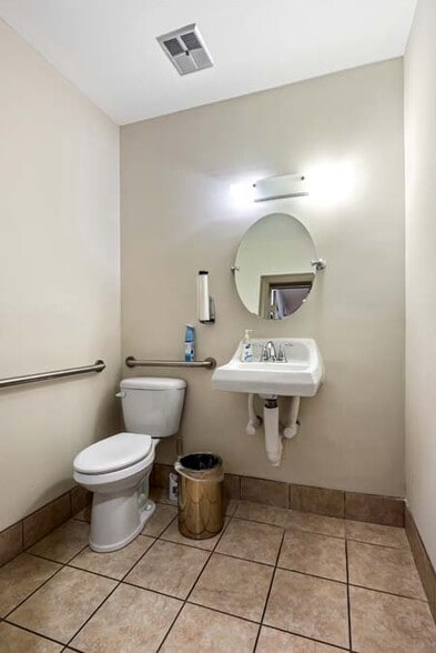 More Photos Of 11 Broad St, Charleston Office Residential For Lease