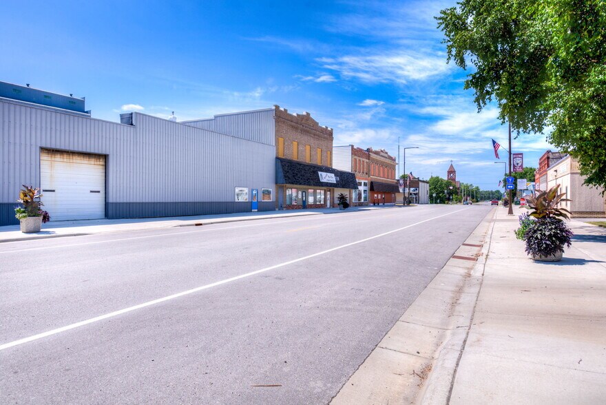 More Photos Of 20 NE Schmitz St, Adams Apartments For Sale