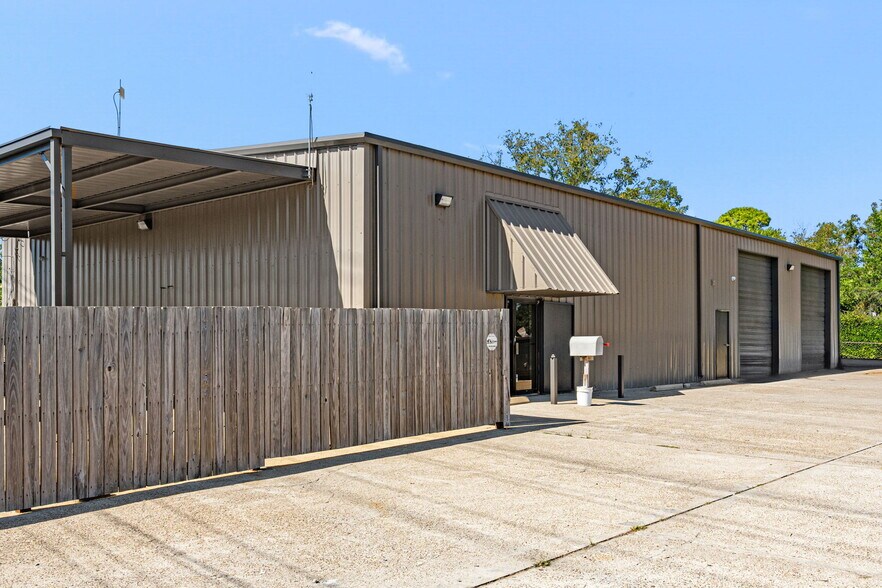 More Photos Of 2017 Lee Dr, Baytown Industrial For Lease