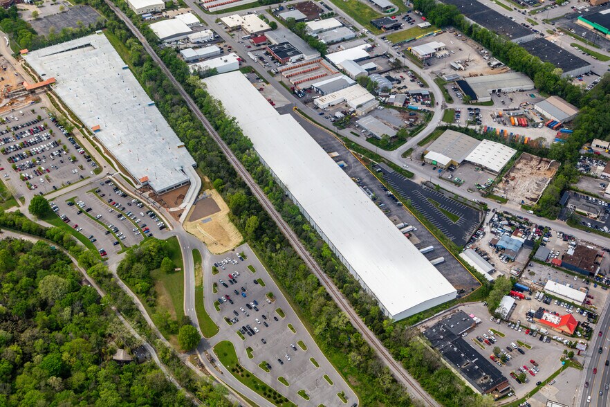 More Photos Of 421 McNally Dr, Nashville Warehouse For Lease