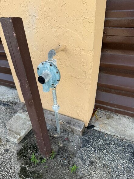 More Photos Of 7700 W 24th Ave, Hialeah Warehouse For Lease