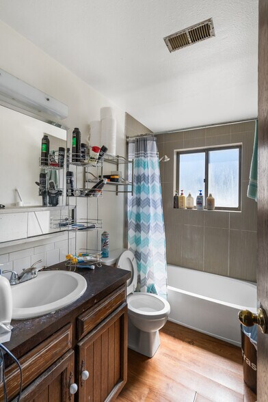 More Photos Of 1701 Warren Ave, Longmont Apartments For Sale