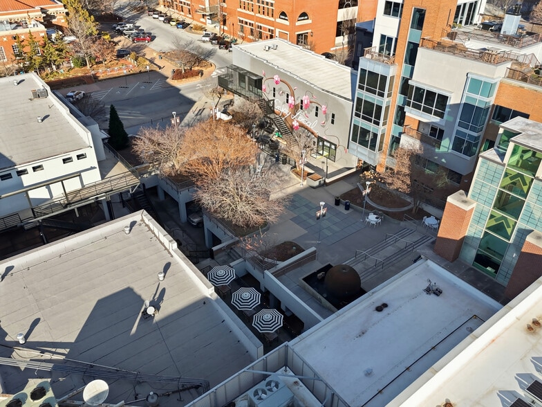 More Photos Of 21 W Mountain St, Fayetteville Storefront Retail Office For Lease