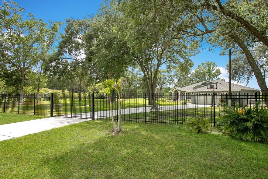 More Photos Of 19616 Livingston Ave, Lutz Land For Sale
