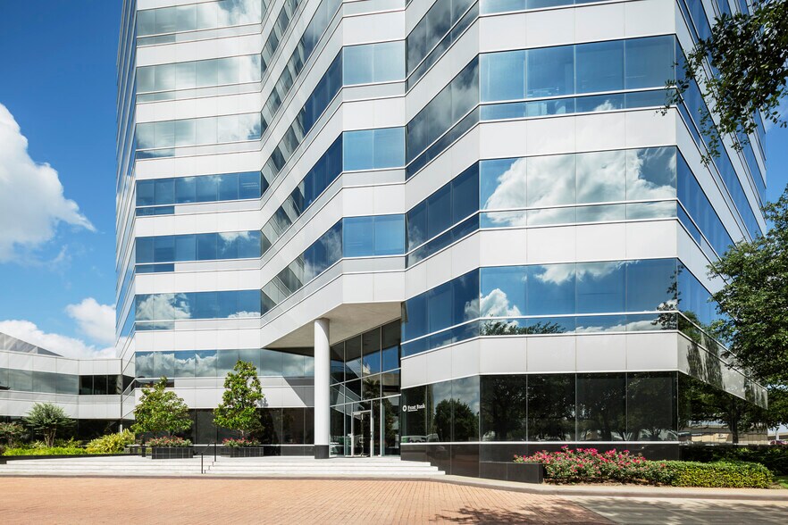 More Photos Of 9821 Katy Fwy, Houston Office For Lease