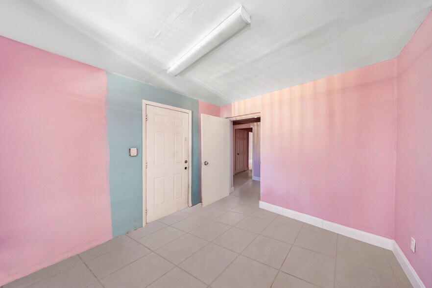 More Photos Of 159 NW 36th St, Miami General Retail For Lease