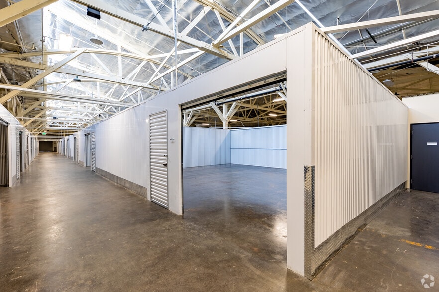 More Photos Of 3040 E 12th St, Los Angeles Warehouse For Lease