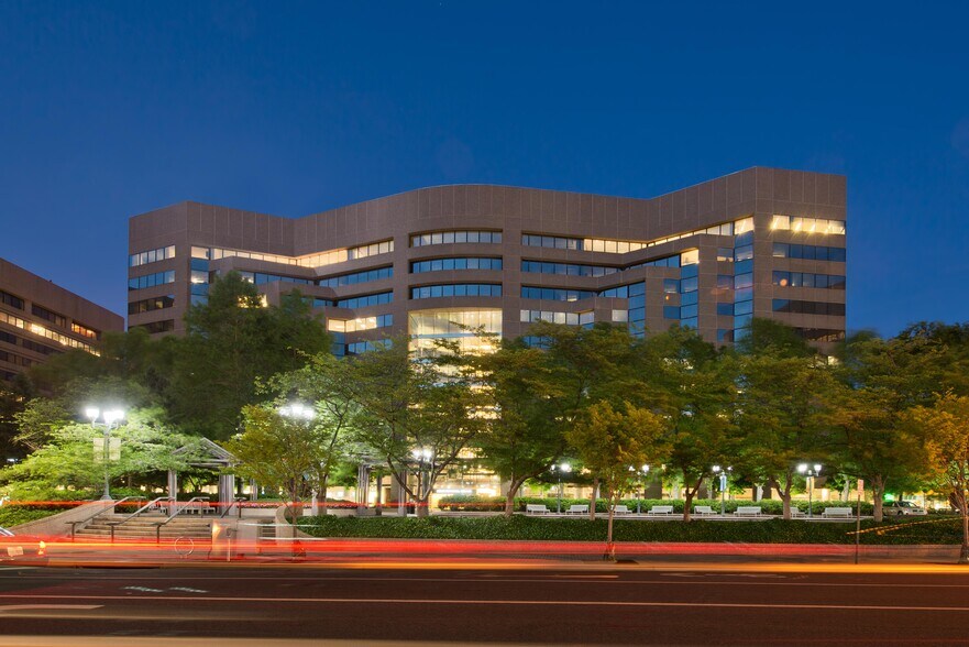 More Photos Of 2345 Crystal Dr, Arlington Office For Lease