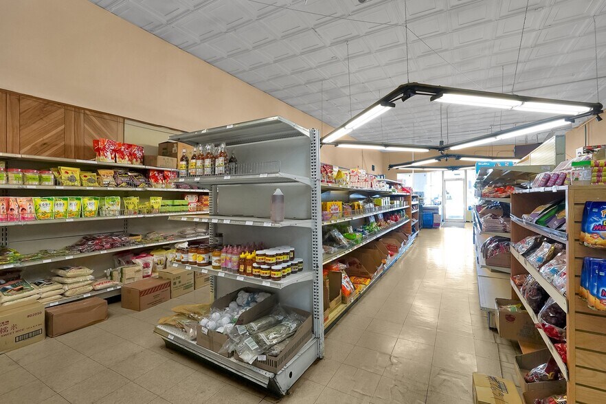 More Photos Of 2840-2848 N High St, Columbus General Retail For Sale