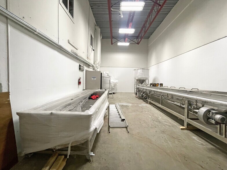 More Photos Of 17 Fawcett Rd, Coquitlam Warehouse For Lease