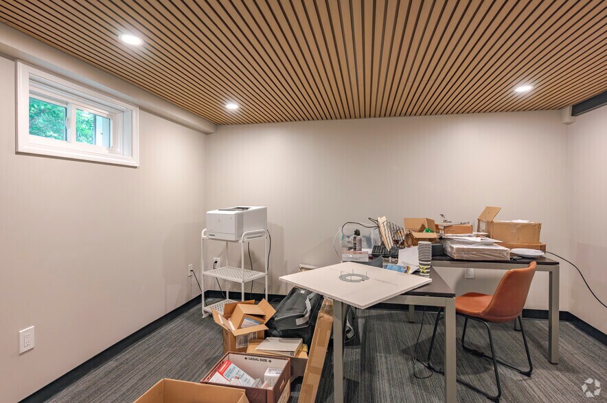 More Photos Of 820 Farmington Ave, West Hartford Office Residential For Lease