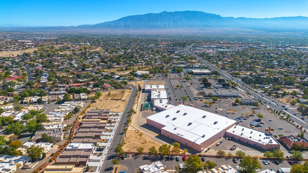 More Photos Of 3301 Southern Blvd, Rio Rancho Storefront For Sale