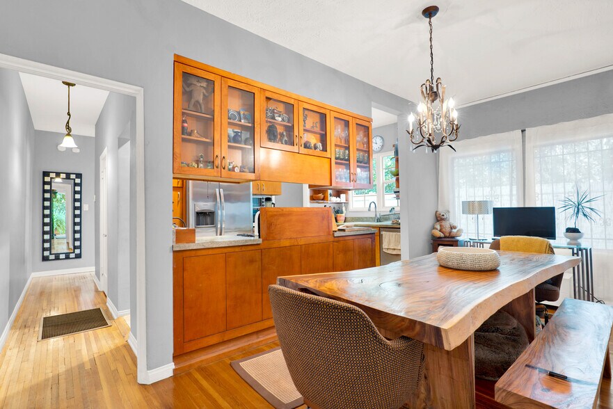 More Photos Of 811 N Citrus Ave, Los Angeles Multifamily For Sale